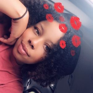 Meet your Posher, Monique